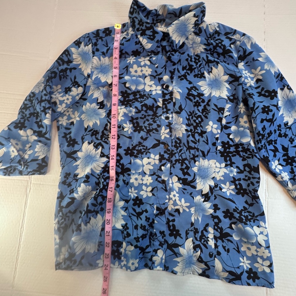 Covington Blue Floral Button Down Blouse L 3/4 Sleeve Stretch Career Top - Picture 7 of 9